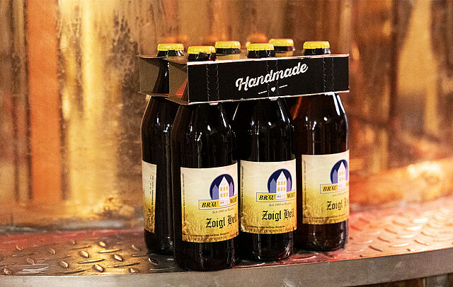 Bild eines Sechser-Tragerls mit 0,5 Liter Flaschenbier Bild eines Sechser-Tragerls mit 0,5 Liter Flaschenbier